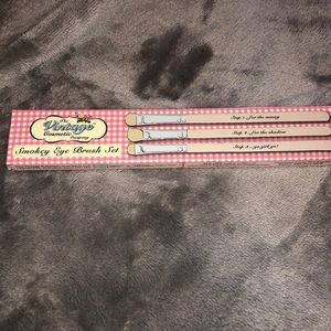 Brand new makeup brushes